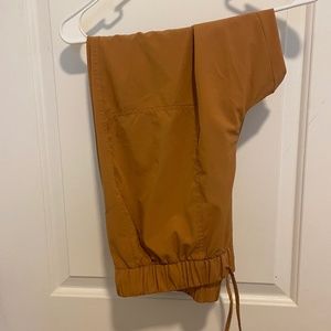 Women’s Old Navy Active High-Waisted StretchTech Cropped Tapered Pant